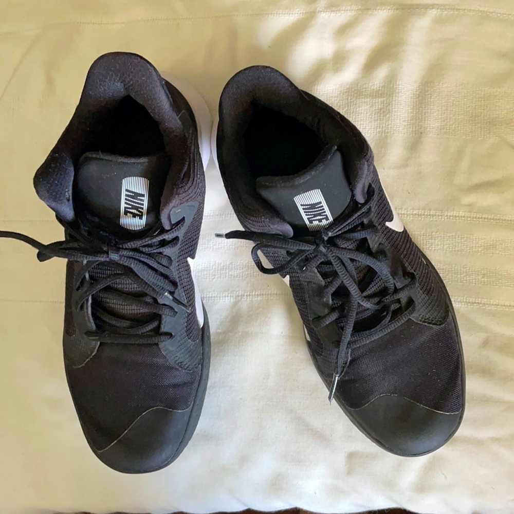 NIKE Size 9.5,
